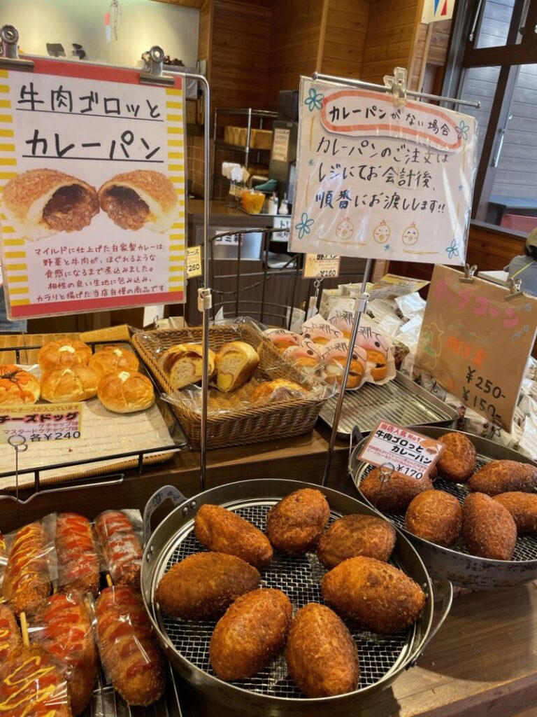 一番人気のカレーパン売場
